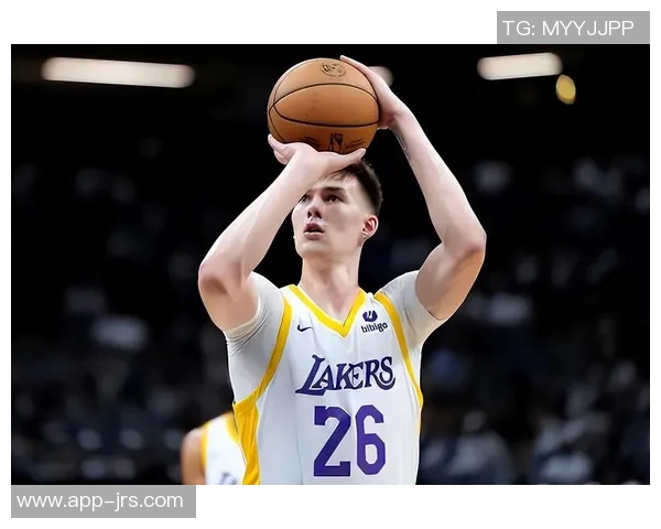 夏季联赛湖人队与骑士队激战正酣年轻球员展现无限潜力与激情